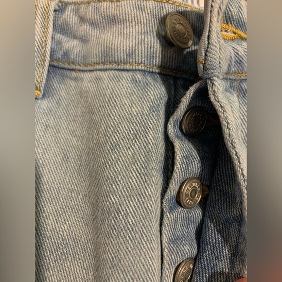 Brandy Melville cotton Light wash high waist button fly closure jeans. Size 28 - Picture 4 of 6